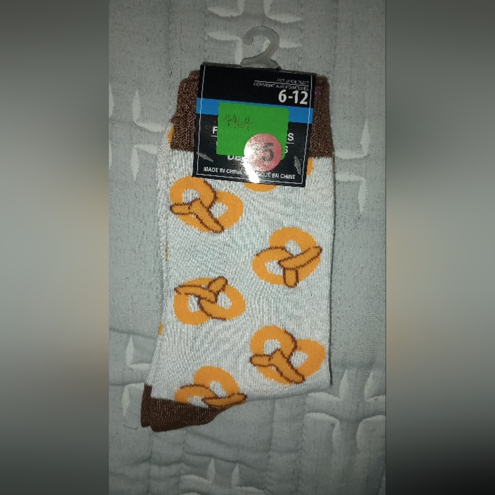 Fun Pretzel Patterned Socks - White and Brown